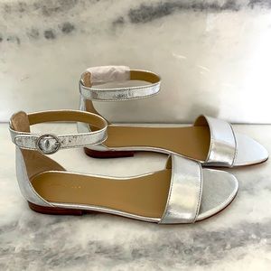 NIB Ann Taylor Aislyn Metallic Flat Sandal, 9